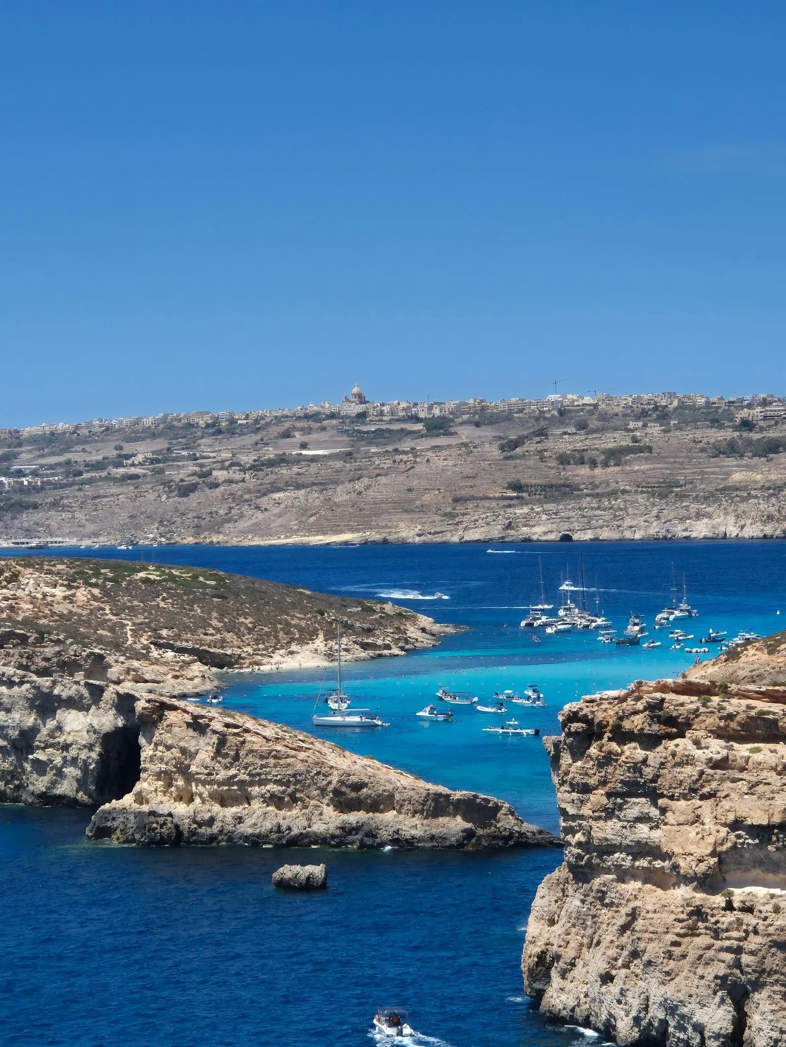 Les eaux turquoise du Blue Lagoon de Comino, dans l'archipel maltais